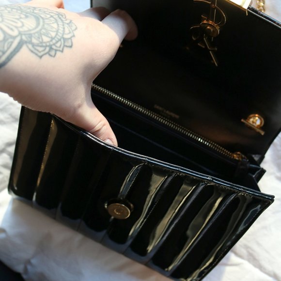 Yves Saint Laurent - Picture 2 of 3